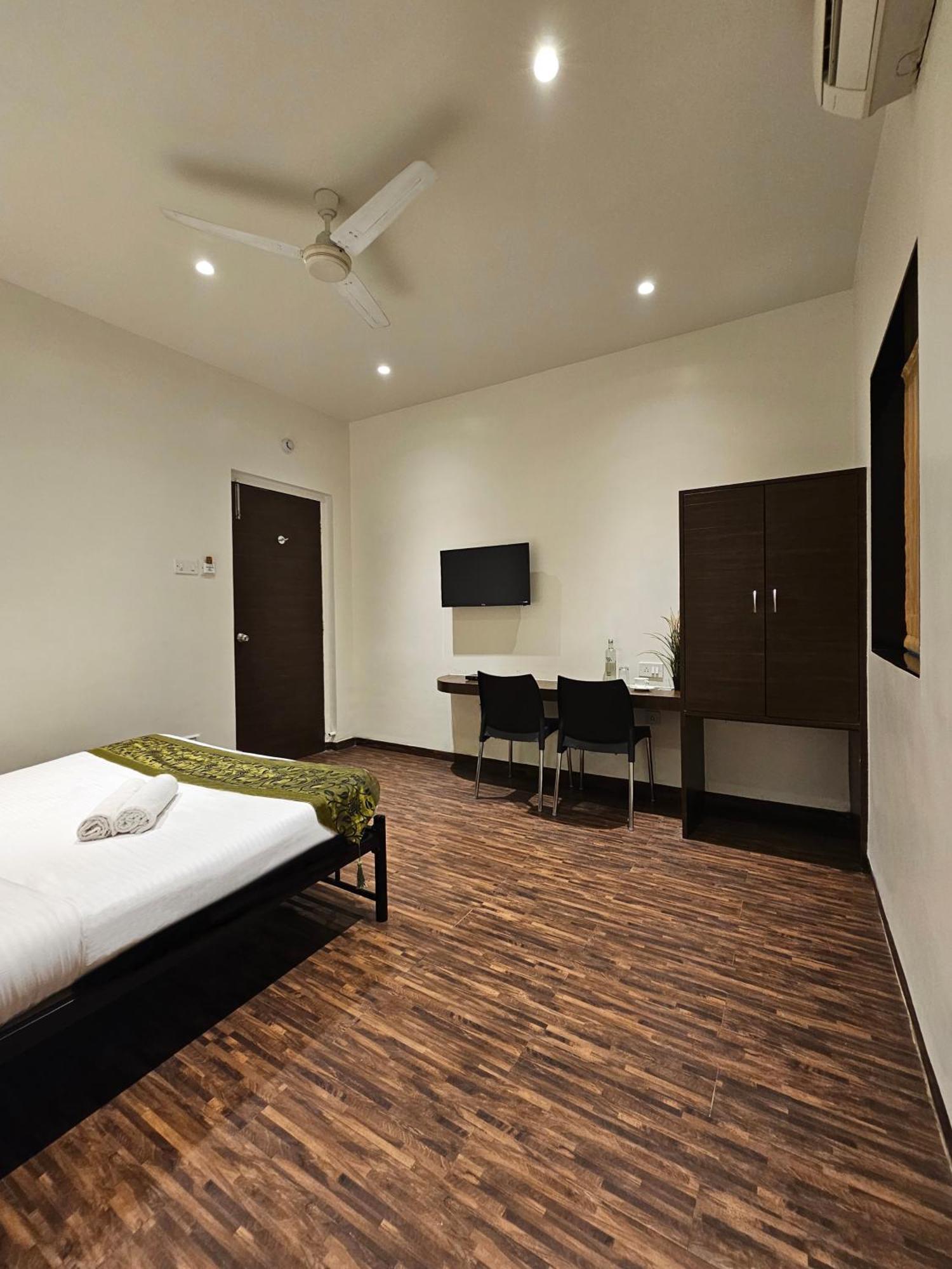 Hotel Kumkum Mumbai Kültér fotó